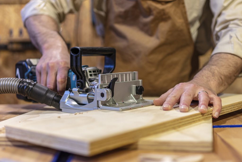 using a biscuit joiner to connect wood together